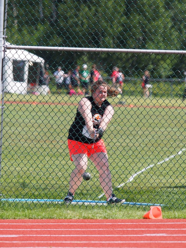 Anne-Marie Gagnon en action lors du lancer du marteau féminin. (Photo : Louis-Olivier Brassard