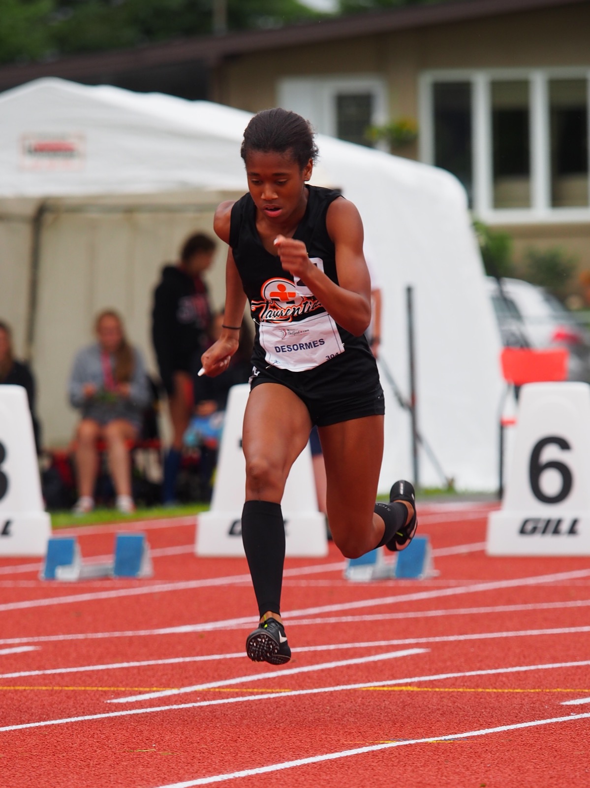 Laurie-Ann Desormes en action lors de la finale du 100 mètres féminin. (Photo : Louis-Olivier Brassard